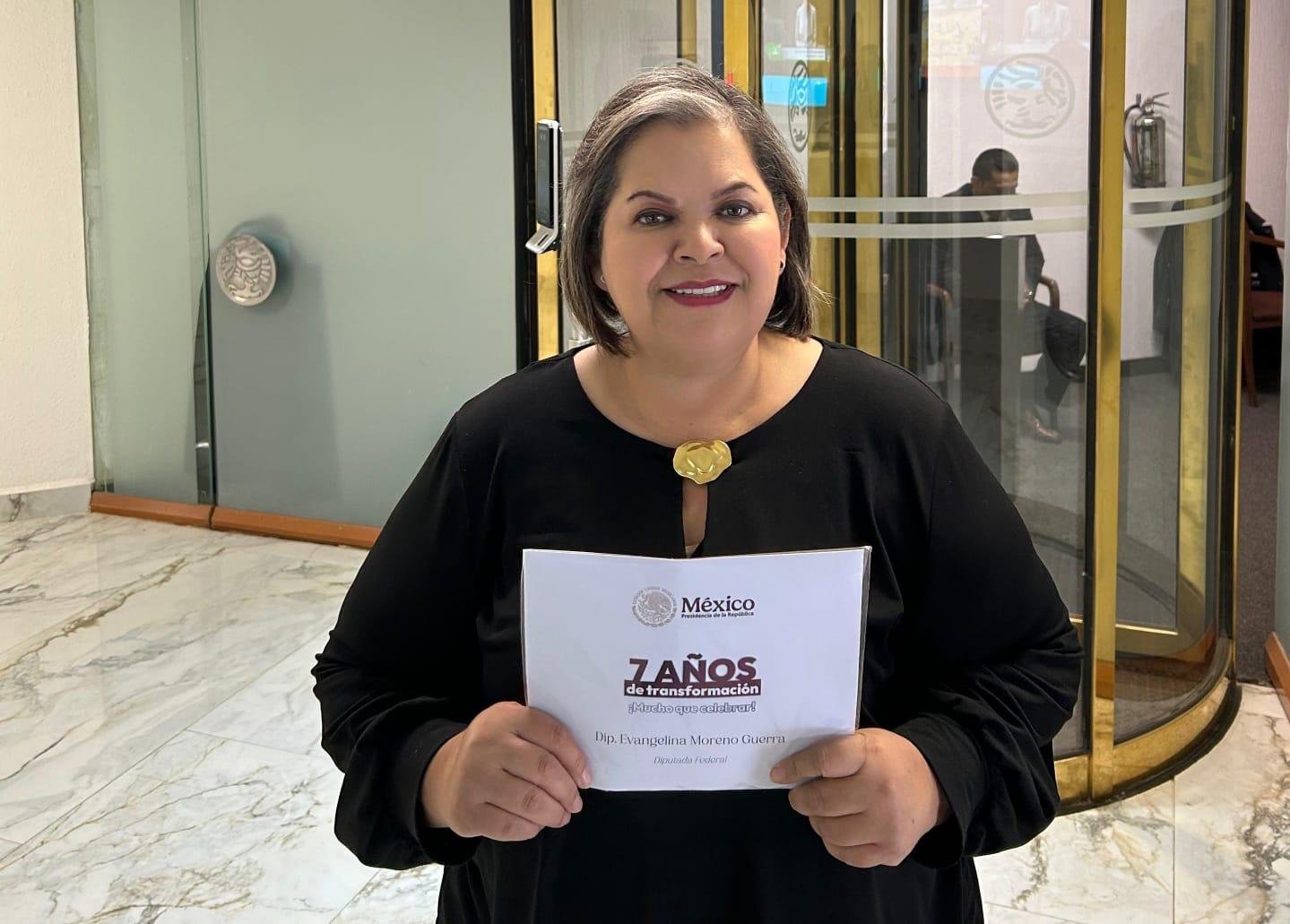 Evangelina Moreno festejó junto a la Presidenta Claudia Sheinbaum siete años de una nueva era política para México