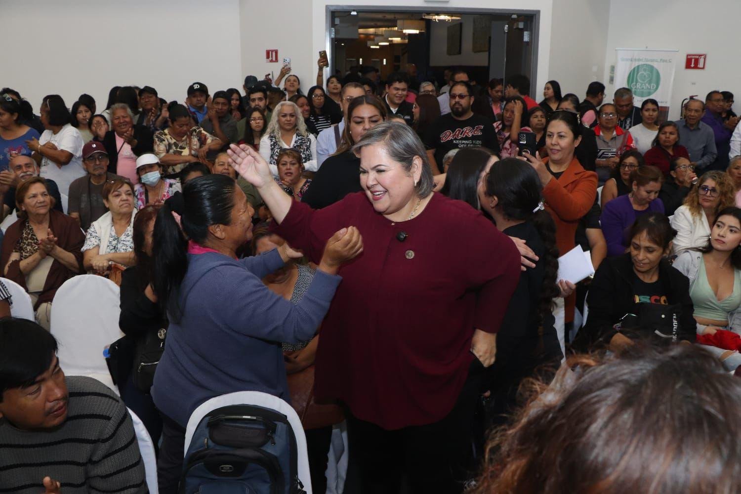 Cientos de mujeres se reúnen en apoyo a la labor de la Dip. Eva Moreno